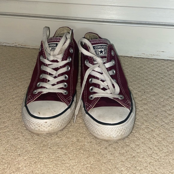 Burgundy converse - Picture 2 of 2